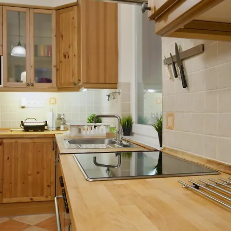 Standard By Hi5- Kiraly Budapest