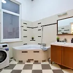 Standard By Hi5- Kiraly Apartment *