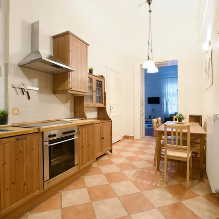 Standard By Hi5- Kiraly Appartement