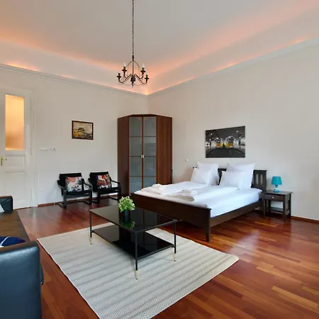 Standard By Hi5- Kiraly * Budapest